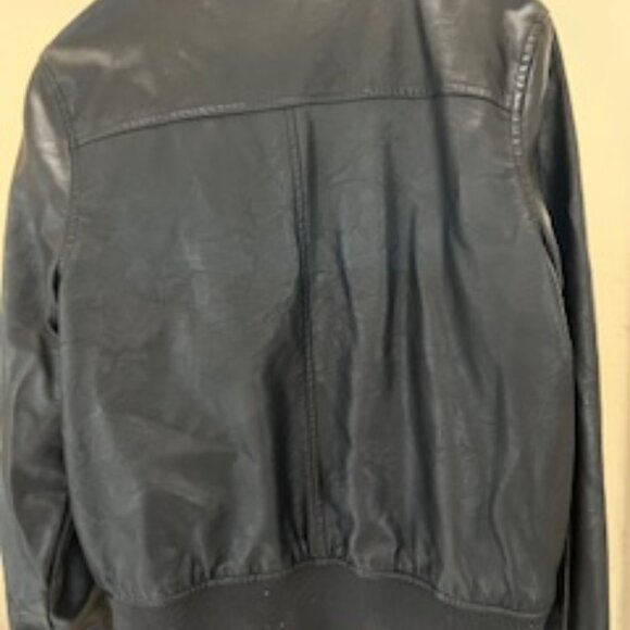 Brown lined leather coat with zippered pocket. - Picture 3 of 5